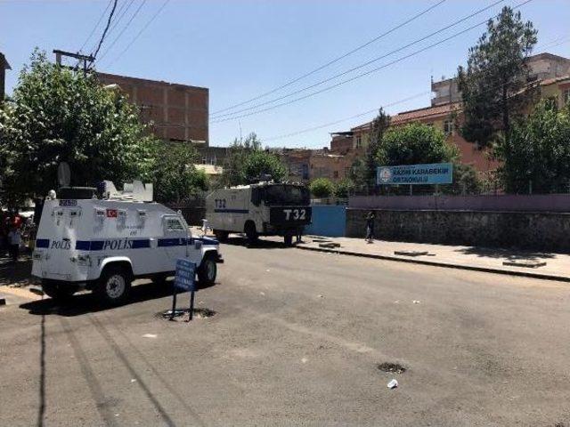 Diyarbakır'da Polis, Halkı Sokağa Döken Tacizciyi Arıyor (2)