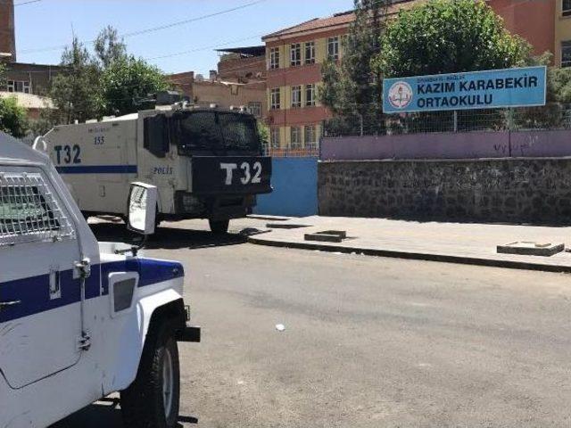 Diyarbakır'da Polis, Halkı Sokağa Döken Tacizciyi Arıyor (2)