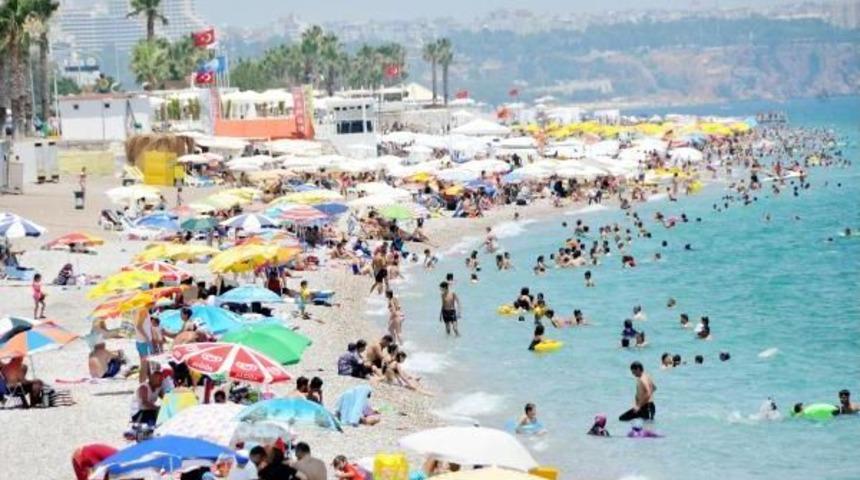 Antalya'da Sahiller Doldu