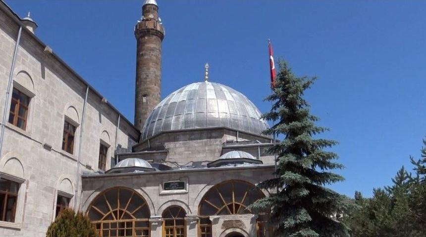 Harakani T&uuml;rbesi&rsquo;ne Bayram Ziyareti