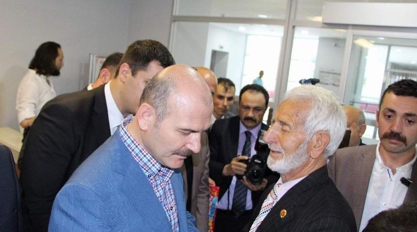 İ&ccedil;işleri Bakanı Soylu Trabzon&rsquo;da Vatandaşlarla Bayramlaştı