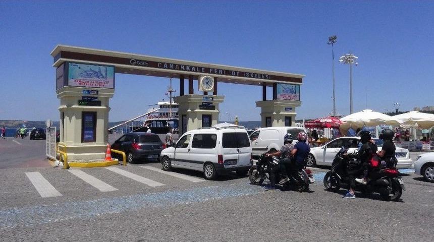 &Ccedil;anakkale&rsquo;de Tatilcilerin Yoğunluğu Erken Başladı