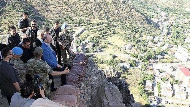 Bakan Soylu, Sınırda Nöbeti Tutan Mehmetçikle Fotoğraf Çektirdi