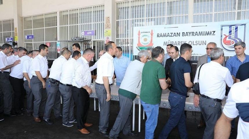 &Ccedil;ift&ccedil;i&rsquo;den Başarılı Personele Plaket