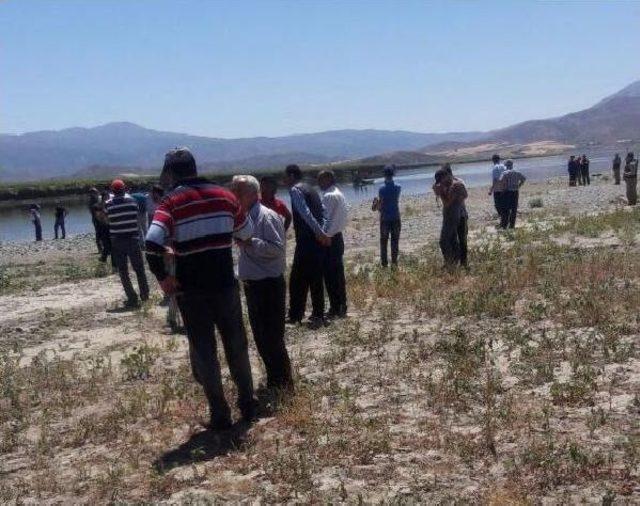 Serinlemek Için Girdiği Baraj Gölünde Boğuldu