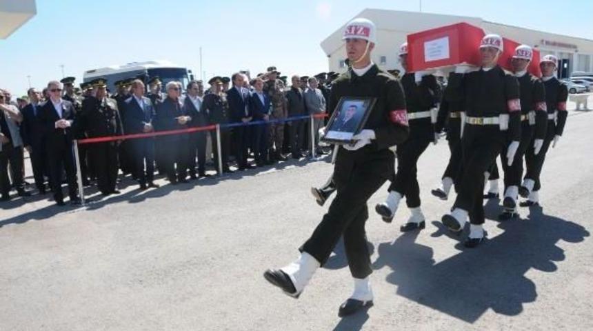 Askerileri Taşıyan Otomobil Devrildi: 1 Şehit, 5 Yaralı (3)