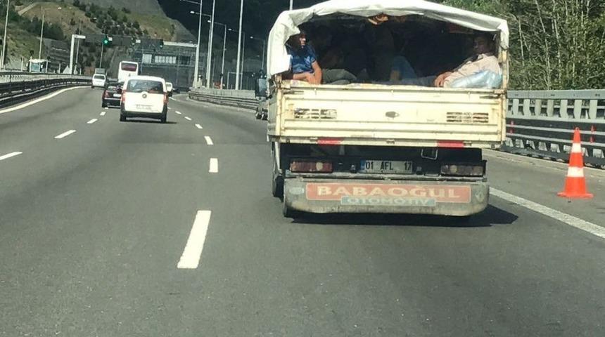 Tem&rsquo;de Kamyonet Kasasında Yolculuk Heyecanlandırdı