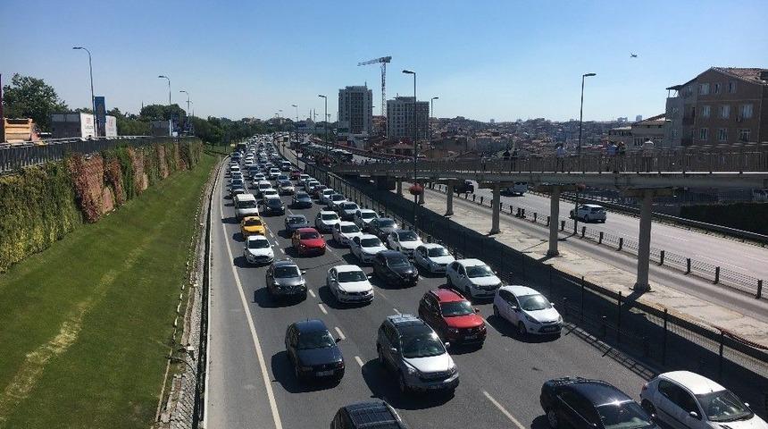 İstanbul Trafiğinde Bayram Yoğunluğu