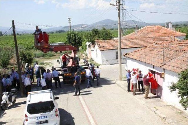 Manisa'ya Bayramın Ikinci Günü Şehit Ateşi Düştü