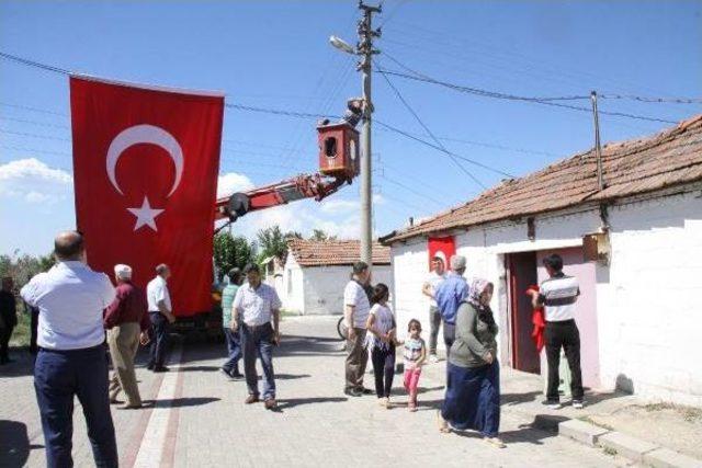 Manisa'ya Bayramın Ikinci Günü Şehit Ateşi Düştü