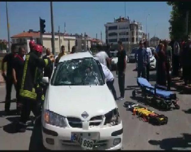 Konya'da 2 Otomobil Çarpıştı: 1'i Ağır 8 Yaralı