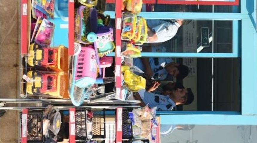 Antalya'da Bı&ccedil;aklı Market Soygunu