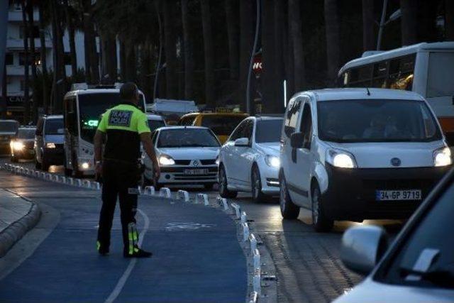 Marmaris'teki Tatilciler Dönmeye Başladı