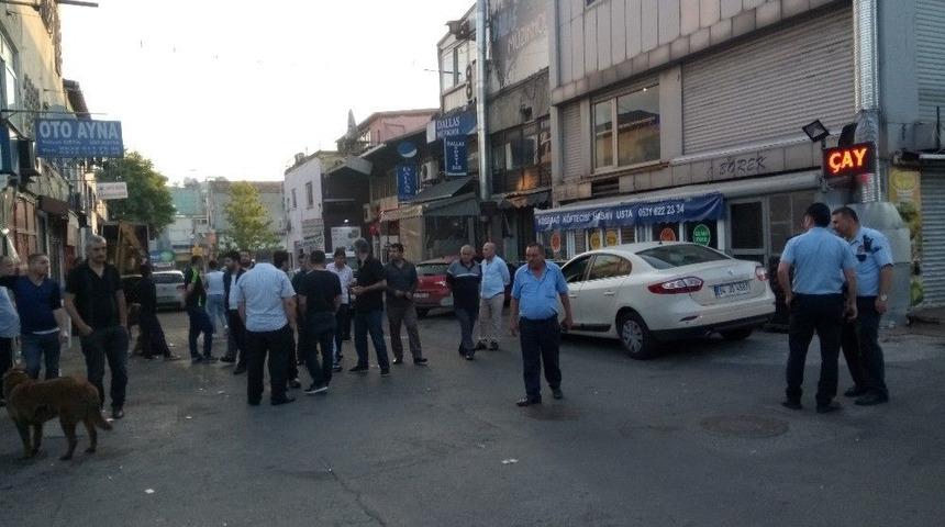 M&uuml;zikholdeki Kavgada Polisin Silahı Ateş Aldı, 2 Yaralı