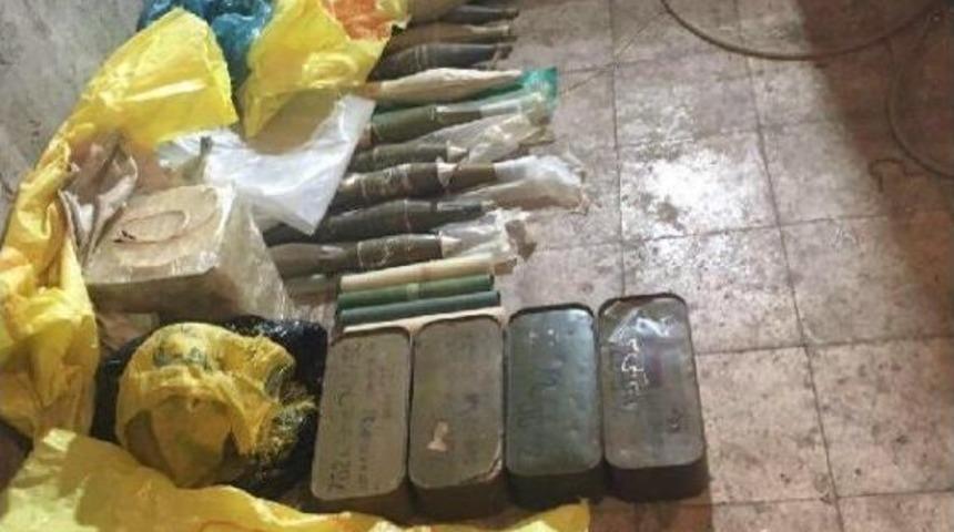 Batman'da Bir Evde Roketatar, Mühimmat Ve Patlayıcı Ele Geçirildi