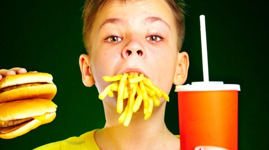 D&uuml;zensiz beslenmek &ccedil;ocukların kalbini yoruyor