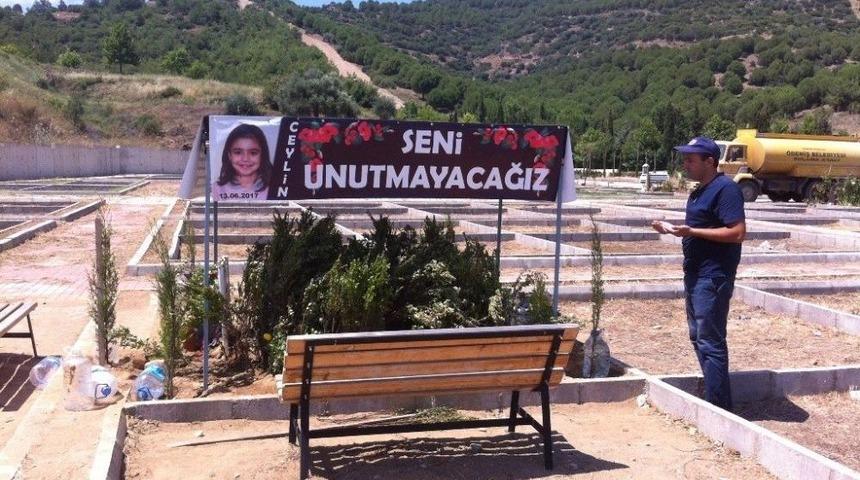 Ceylin’in Kabrine Bayram Ziyareti