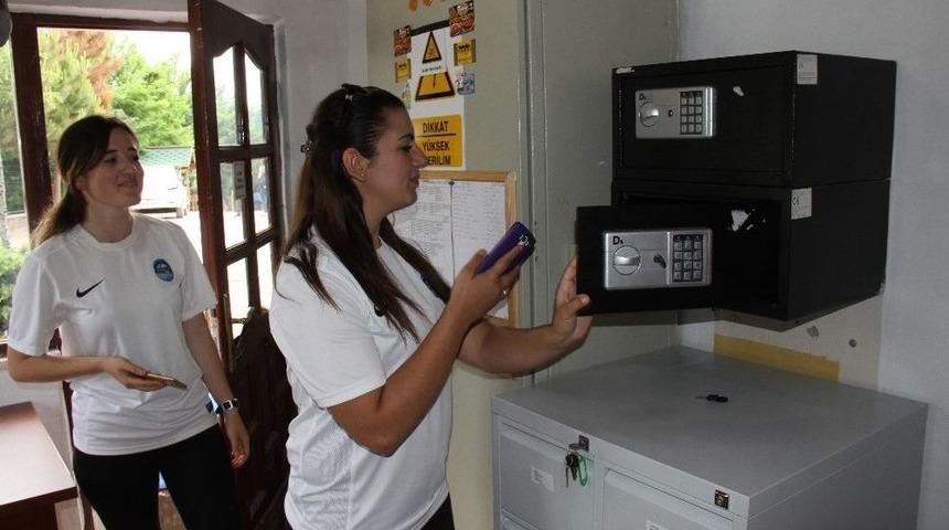 (&ouml;zel Haber) Eğitmenler Engelli &Ouml;ğrencileri İ&ccedil;in Cep Telefonlarından Vazge&ccedil;ti