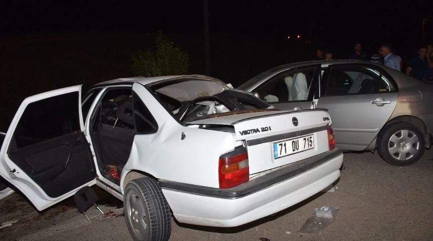 Kırıkkale&rsquo;de Trafik Kazası: 3 &Ouml;l&uuml;, 8 Yaralı