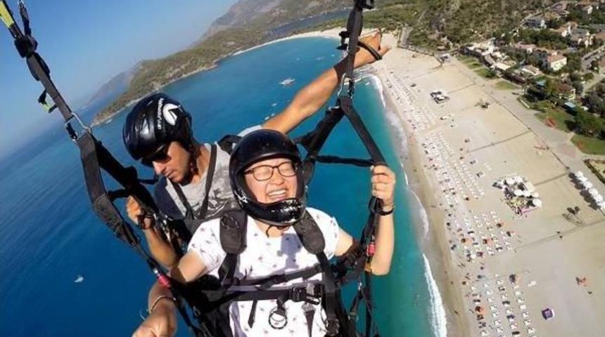 Onunla U&ccedil;mak Cesaret Ister