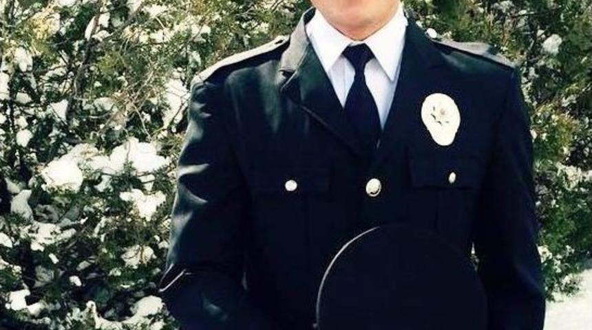 Halı Saha Ma&ccedil;ında Kalp Krizi Ge&ccedil;iren Polis Hayatını Kaybetti