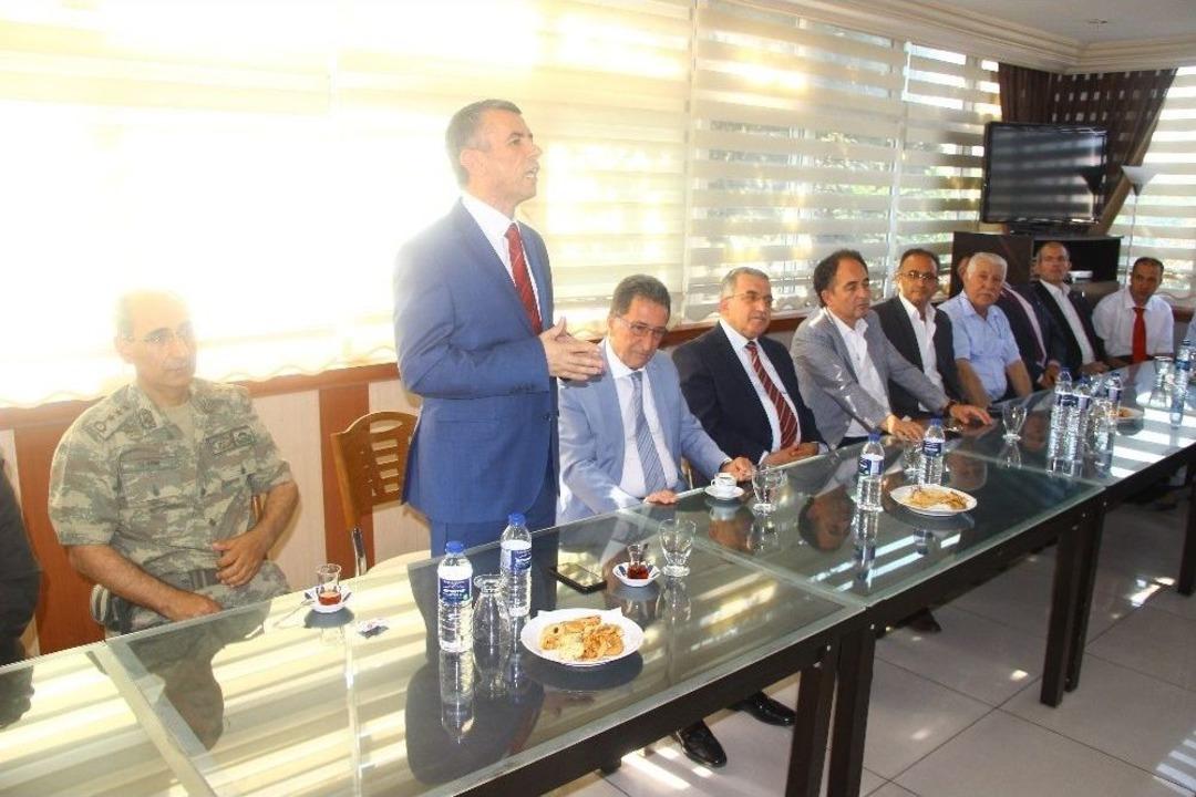 Edremit&rsquo;te Bayramlaşma Yapıldı