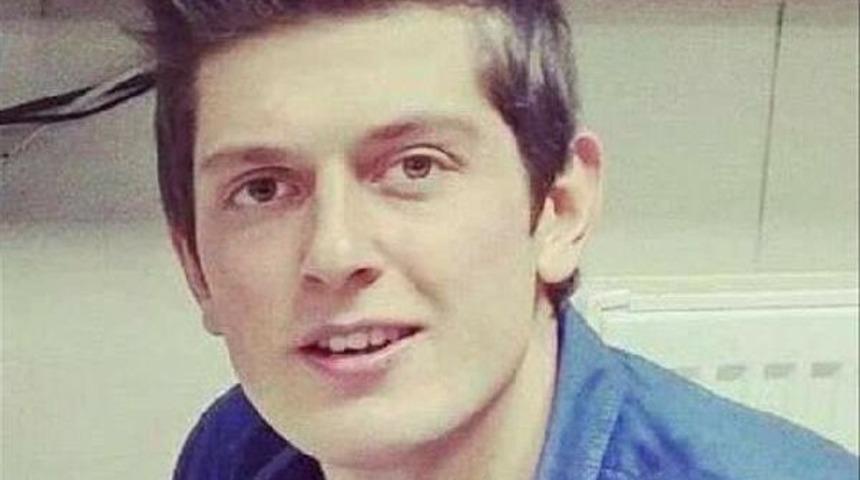 Halı Sahada Kalp Krizi Ge&ccedil;iren Polis &Ouml;ld&uuml;