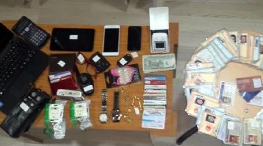 Erzurum'da Otob&uuml;slerde Unutulan Eşyalar Sahiplerini Bekliyor