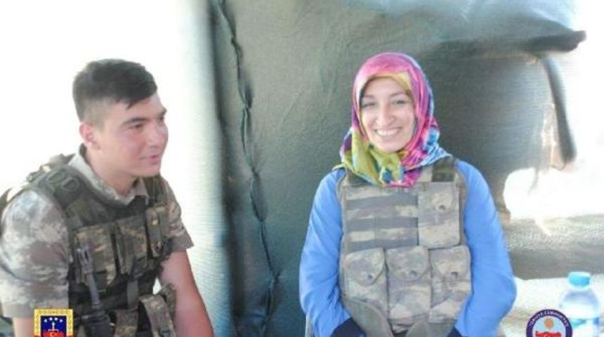 &Uuml;s B&ouml;lgesinde G&ouml;rev Yapan Askere Annesinden Bayram S&uuml;rprizi