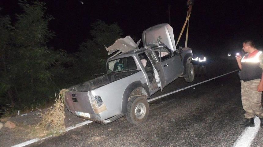 Kamyonet Şarampole U&ccedil;tu: 4 Ağır Yaralı