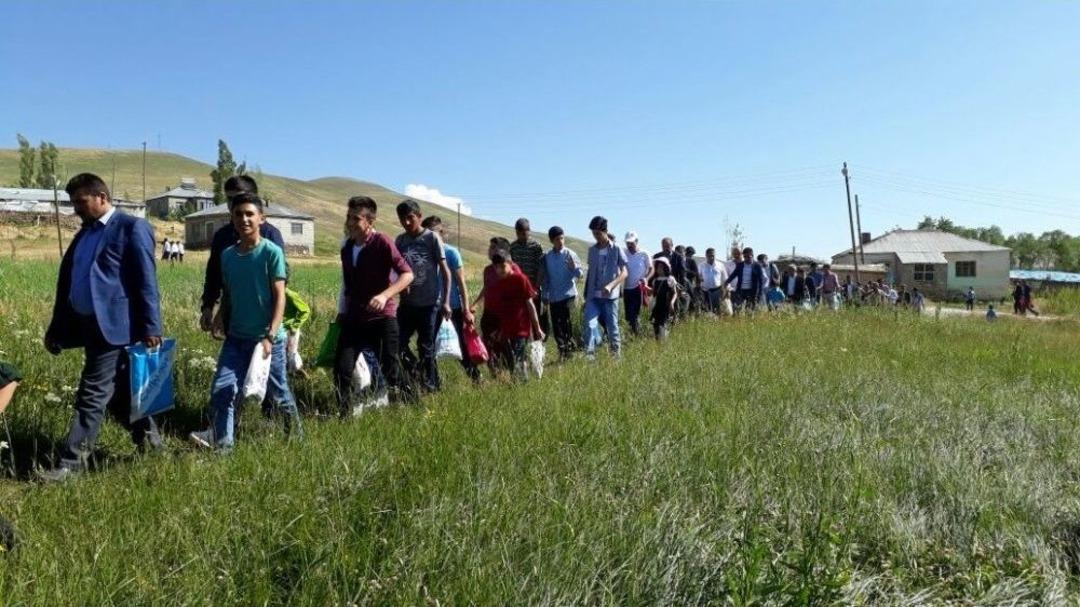 Bu Mahallede, 7&rsquo;den 70&rsquo;e Herkes Şeker Topluyor