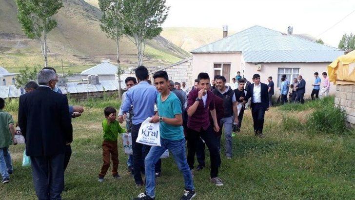 Bu Mahallede, 7’den 70’e Herkes Şeker Topluyor G3