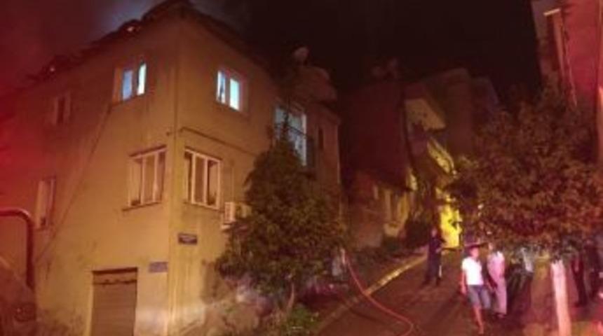 Efeler’de Bir Ev Kül Oldu