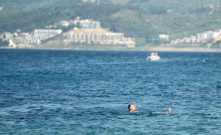 Sıcaktan Bunalanlar Denize Koştu G4