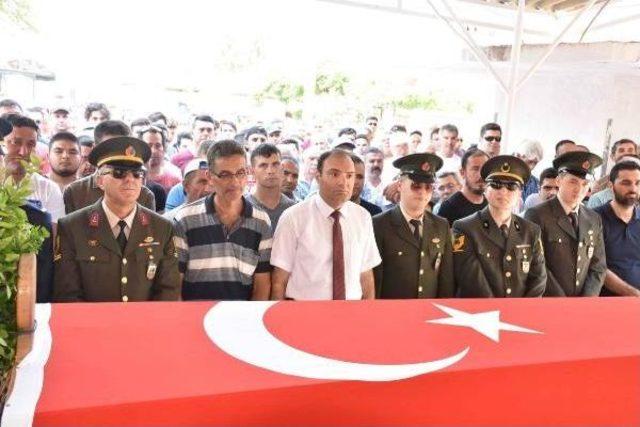 Trafik Kazasında Ölen Firari Er, Toprağa Verildi