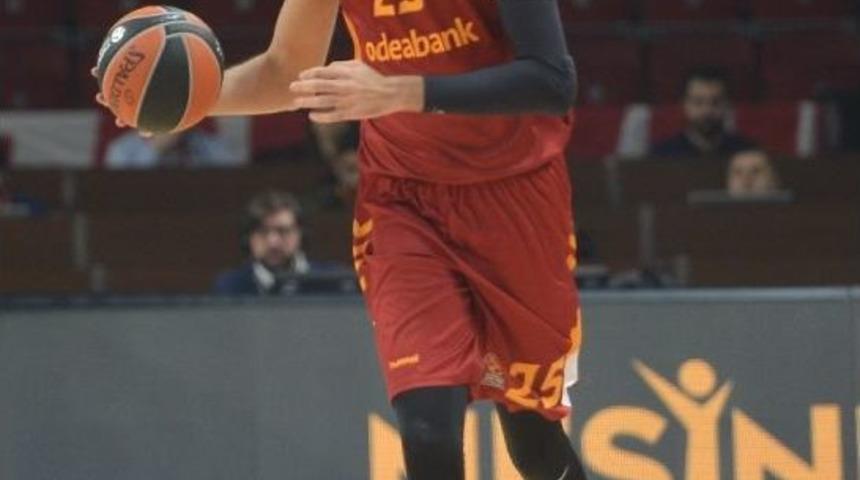 Galatasaray Odeabank&rsquo;ta Yaprak D&ouml;k&uuml;m&uuml; S&uuml;r&uuml;yor