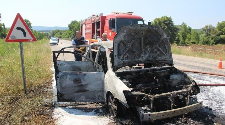 Seyir Halindeki Otomobil Alev Aldı