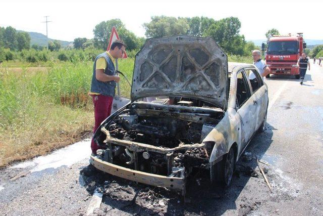 Seyir Halindeki Otomobil Alev Aldı