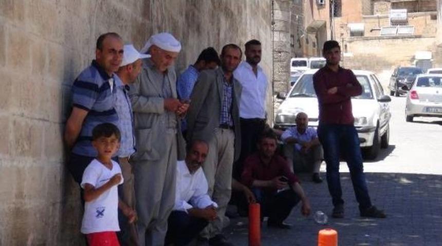 Devrilen Otomobilde Çocuk Öldü, Baba Yaralandı