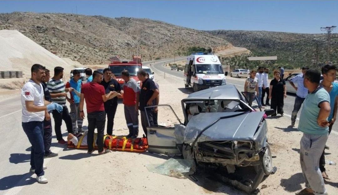 Otomobil İle Hafif Ticari Ara&ccedil; &Ccedil;arpıştı: 15 Yaralı