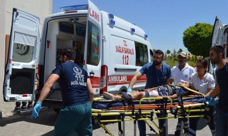 Otomobil İle Hafif Ticari Araç Çarpıştı: 15 Yaralı G2