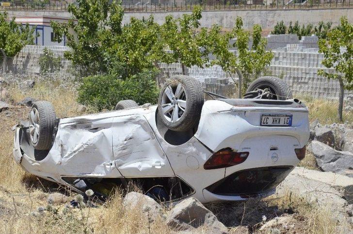 Takla Atan Otomobildeki 4 Kişi Yaralandı G2