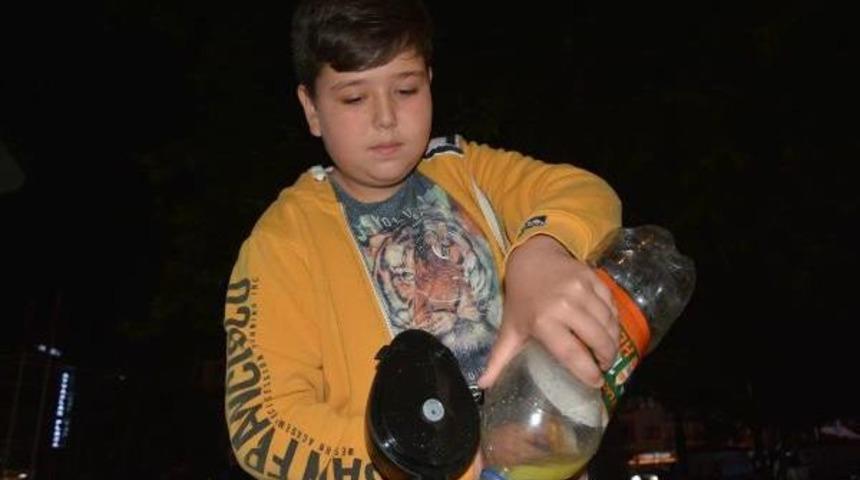 12 Yaşındaki Efe, Ihtiyaç Sahibi Çocuklar Için Limonata Satıyor