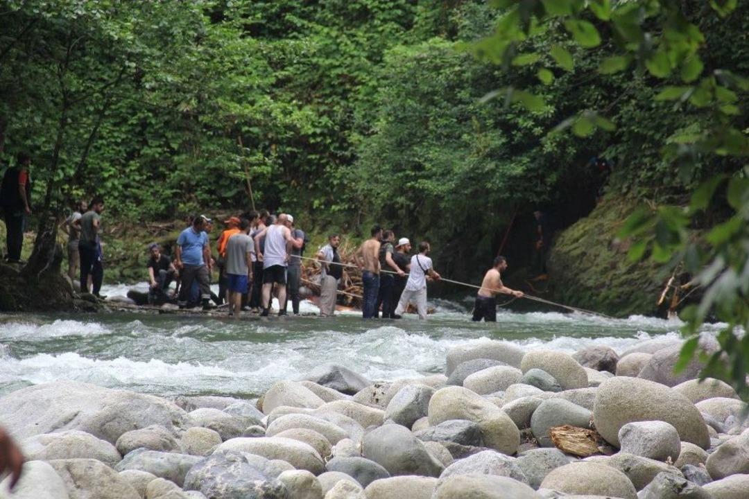 Herkes Nehir İ&ccedil;in Seferber Oldu