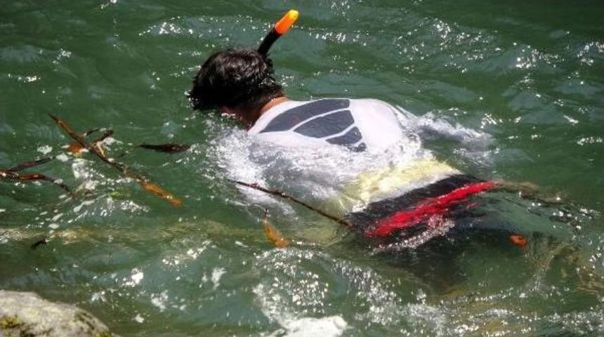 Derede Kaybolan Nehir I&ccedil;in Sosyal Medyadan &Ccedil;ağrı Yapıldı, 400 Kişi Yardıma Koştu