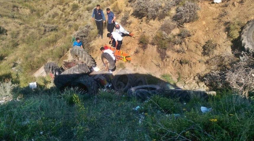 Trakt&ouml;r Şarampole U&ccedil;tu : 3 Yaralı