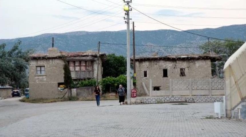 Antalya'nın Sıcağından Bunalan Yaylaya Ka&ccedil;tı