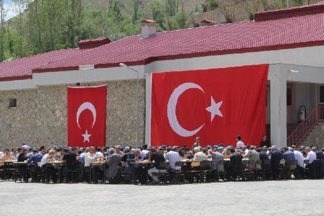 Başkale'de Emekli Olan Güvenlik Korucularına Veda Yemeği