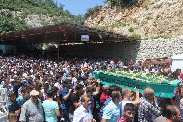 Hatay’da Kazada Hayatını Kaybeden 4 Kişi Toprağa Verildi