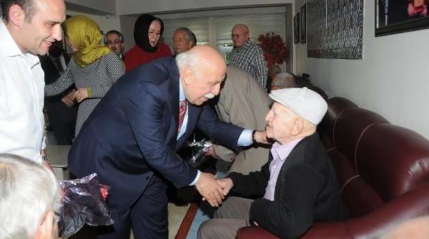 Bakan Avcı'dan Huzurevlerine Bayram Ziyareti